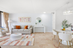 Modern & Chic Ocean View Waikiki Beach with Parking!